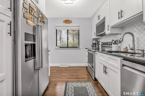 Kitchen - 40 Orangewood W #40, Derby, CT 06418 photo 3 of 3