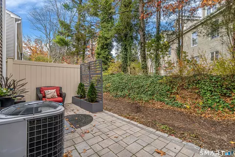 Exterior - 40 Orangewood W #40, Derby, CT 06418 photo 2 of 2