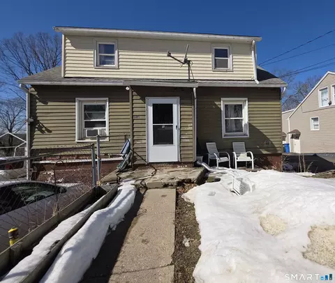 891 Pearl Lake Rd, Waterbury, CT 06706