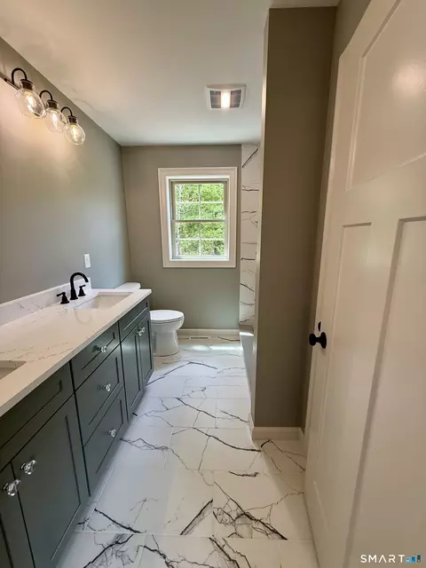 Bath - 247 Green Hollow Rd, Killingly, CT 06239 photo 1 of 5