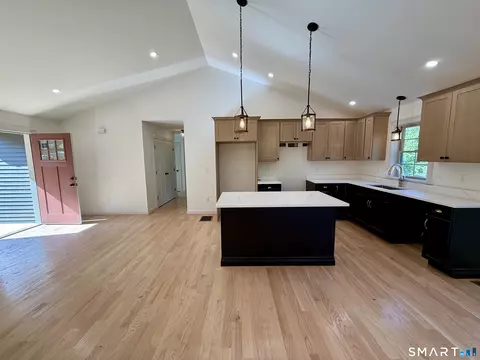 Entry Way - 247 Green Holow Rd, Killingly, CT 06239 photo 2 of 3