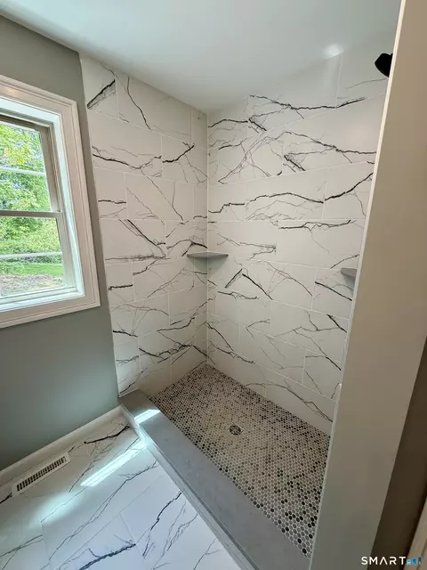 Bath - 247 Green Hollow Rd, Killingly, CT 06239 photo 3 of 5