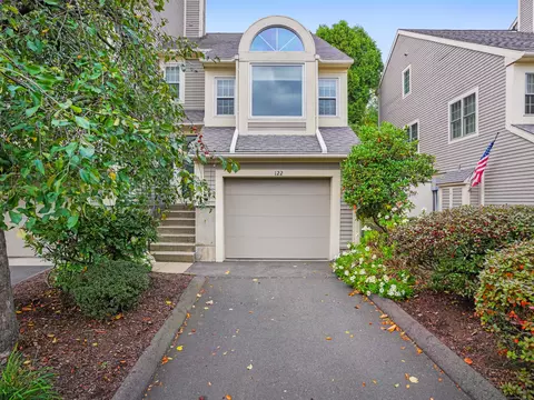 122 Paugusett Cir #122, Trumbull, CT 06611