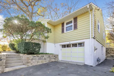 88 Valleywood Rd, Cos Cob, CT 06807