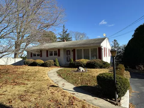 21 Ridge Dr, Uncasville, CT 06382