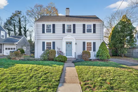 36 Birch Dr, New Haven, CT 06515