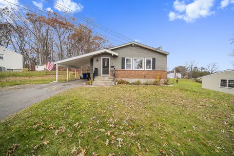 19 Thomas St, Windsor Locks, CT 06096