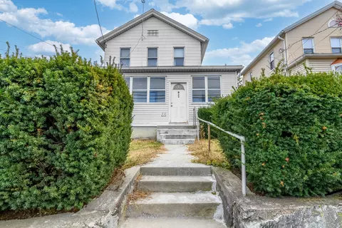 22 Lewis St, Naugatuck, CT 06770
