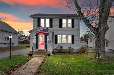 49 High St, Wallingford, CT 06492
