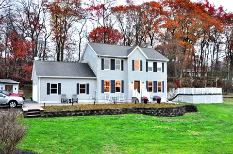 132 Knollwood Dr, Wolcott, CT 06716