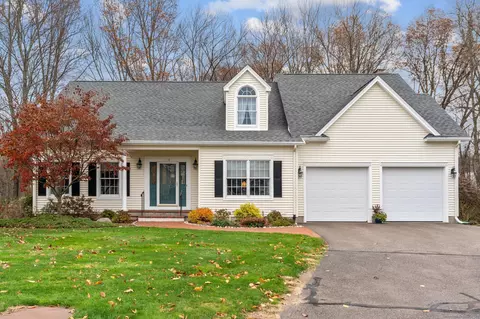 18 Daniel Cir #18, Suffield, CT 06078