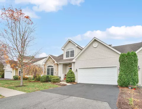 3 Green Briar Dr #3, Suffield, CT 06078
