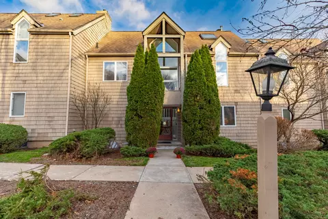 9 Timberwood Rd #9, West Hartford, CT 06117