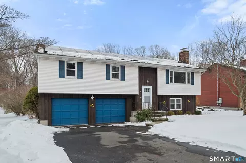 51 Sperry Ln, Meriden, CT 06451