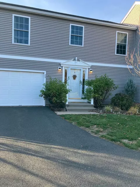 23 Hawthorne Ln #23, Bloomfield, CT 06002