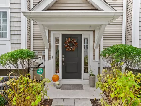 91 W Broad St #11, Stamford, CT 06902