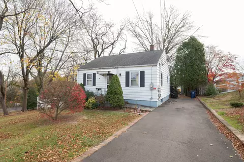 74 Linden St, West Haven, CT 06516