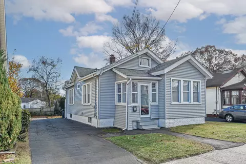 82 Jones St, West Haven, CT 06516