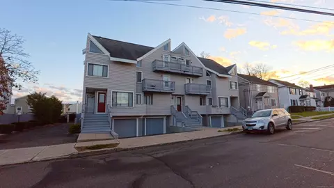 105 Tremont Ave #2, Bridgeport, CT 06606