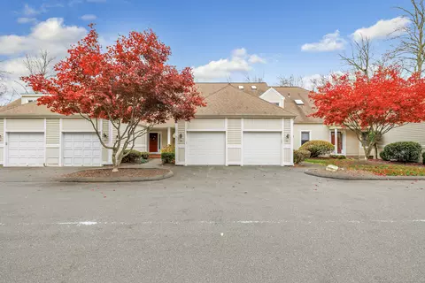 304 Summerfield Gdns #304, Shelton, CT 06484