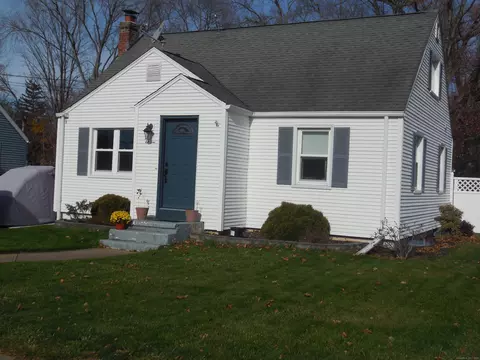 11 Parkview Dr, Plantsville, CT 06479