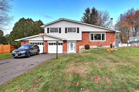 6 Stanley Dr, Seymour, CT 06483
