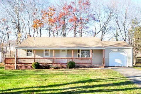 16 Jeffrey Dr, Farmington, CT 06032