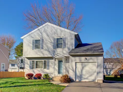43 Kingsbury Ln, Glastonbury, CT 06033