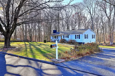 27 Osborn Ln, Monroe, CT 06468