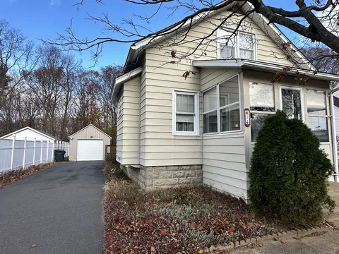 14 Seymour Rd, Windsor Locks, CT 06096