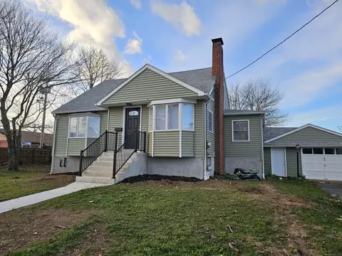 16 Vista Dr, East Haven, CT 06512