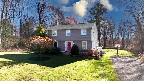 104 Pulpit Rock Rd, Woodstock, CT 06281