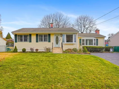 121 Bradley Ter, Derby, CT 06418