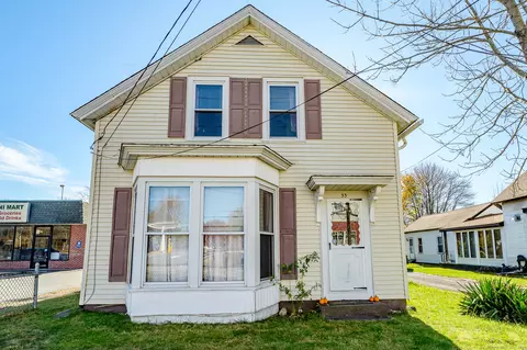 33 Railroad Ave, Plainfield, CT 06374