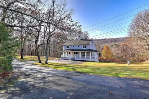 170 Calamus Meadow Rd, Hamden, CT 06514