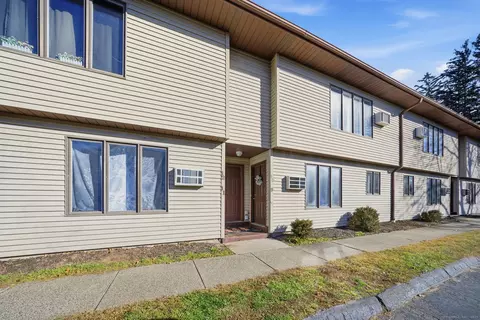 309 East St #10, Plainville, CT 06062