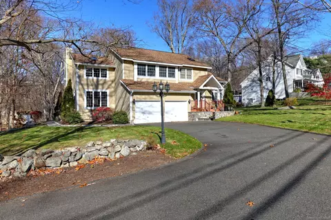 39 Lasky Rd, Beacon Falls, CT 06403