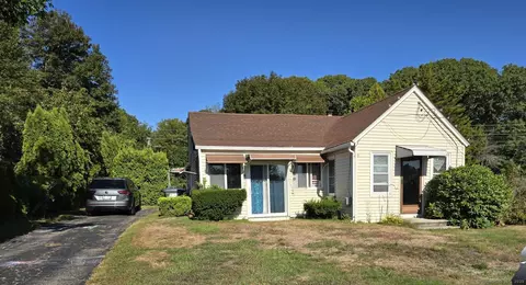 2 Pawcatuck Ave, Pawcatuck, CT 06379