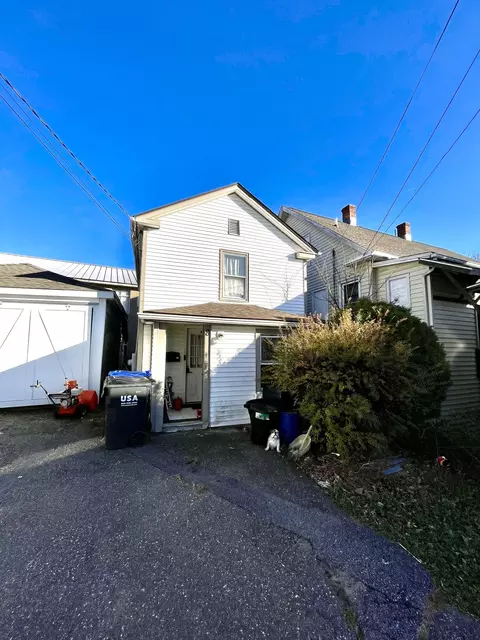 8 Oak St, Winchester, CT 06098