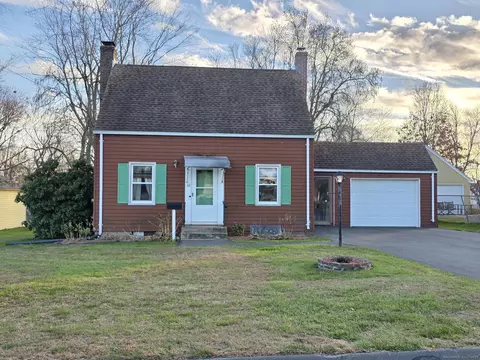 22 Pearl St, Windsor Locks, CT 06096