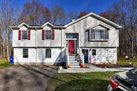 424 Bridge St, Suffield, CT 06078