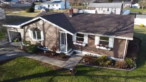 31 Meade Ln, Enfield, CT 06082