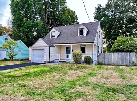 50 Pilgrim Rd, Bridgeport, CT 06610