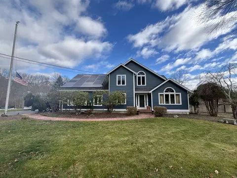 33 Walnut Tree Hill Rd, Shelton, CT 06484