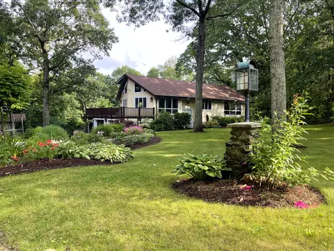 18 Raisch Dr, Tolland, CT 06084