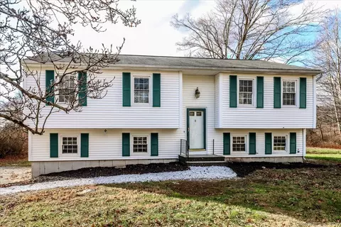 27 Meadowland Dr, Gaylordsville, CT 06755