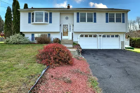 24 Windview Dr, Naugatuck, CT 06770