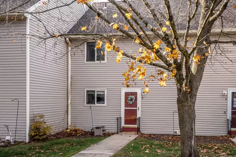 8 Mohawk Ct, Cromwell, CT 06416