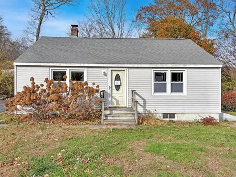 10 Rocky Ledge Dr, Clinton, CT 06413