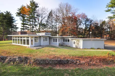 365 Simsbury Rd, Bloomfield, CT 06002